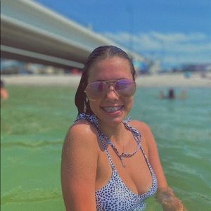 Meet your Posher, Desi